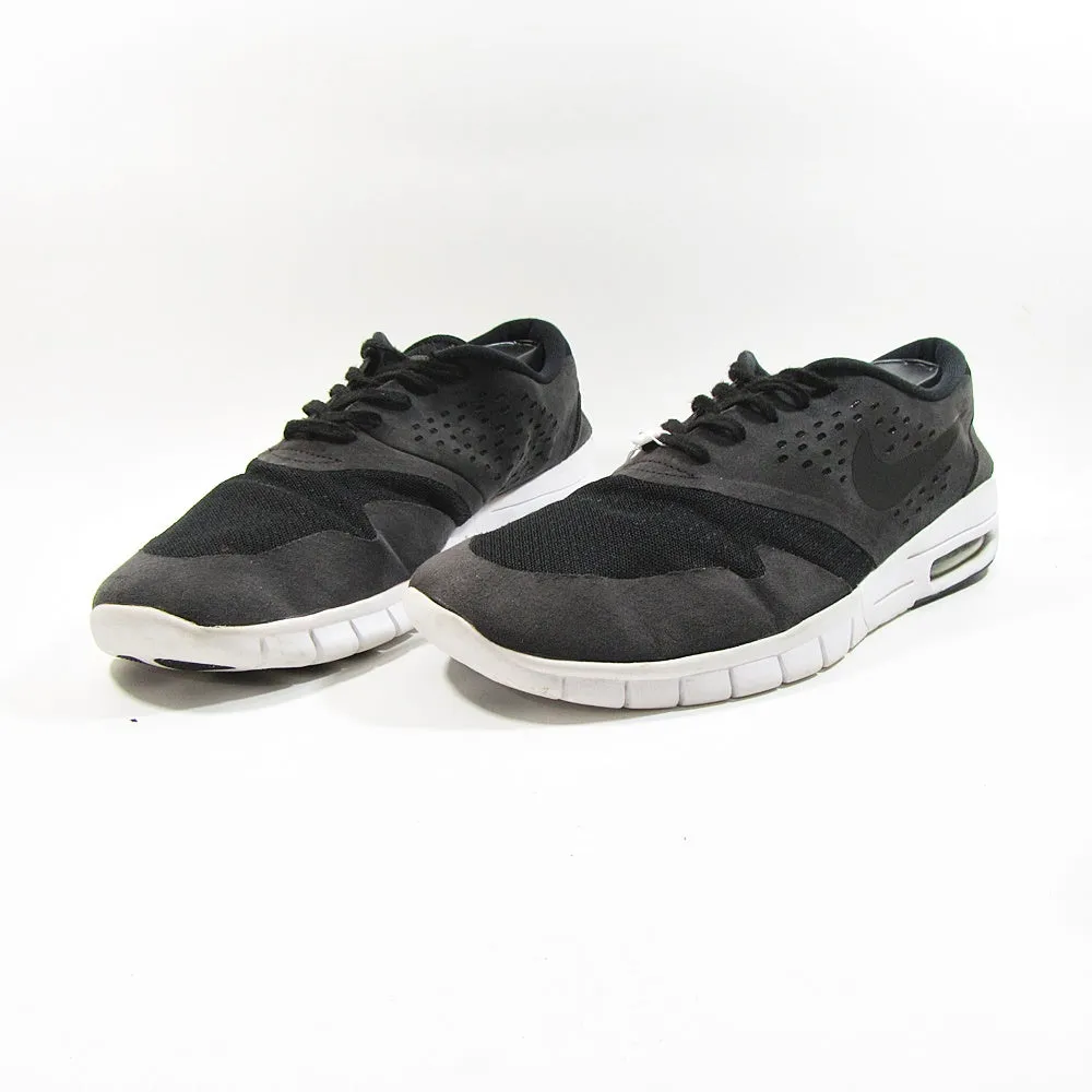 NIKE Signature