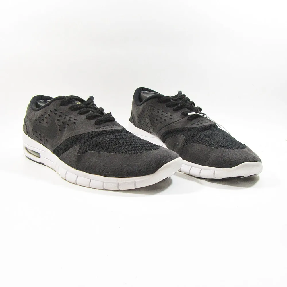 NIKE Signature