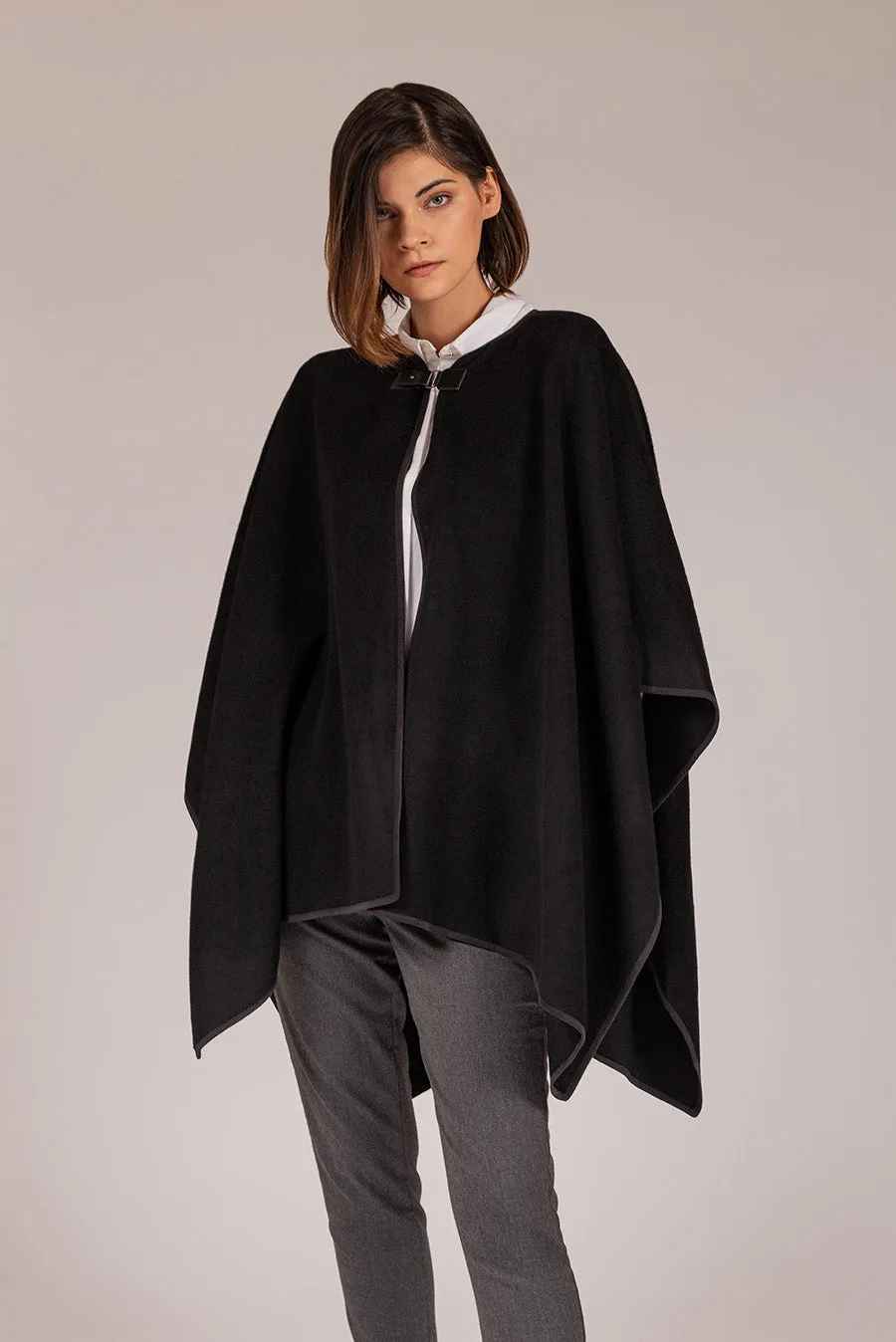 Think Cape Baby Alpaca Color Black