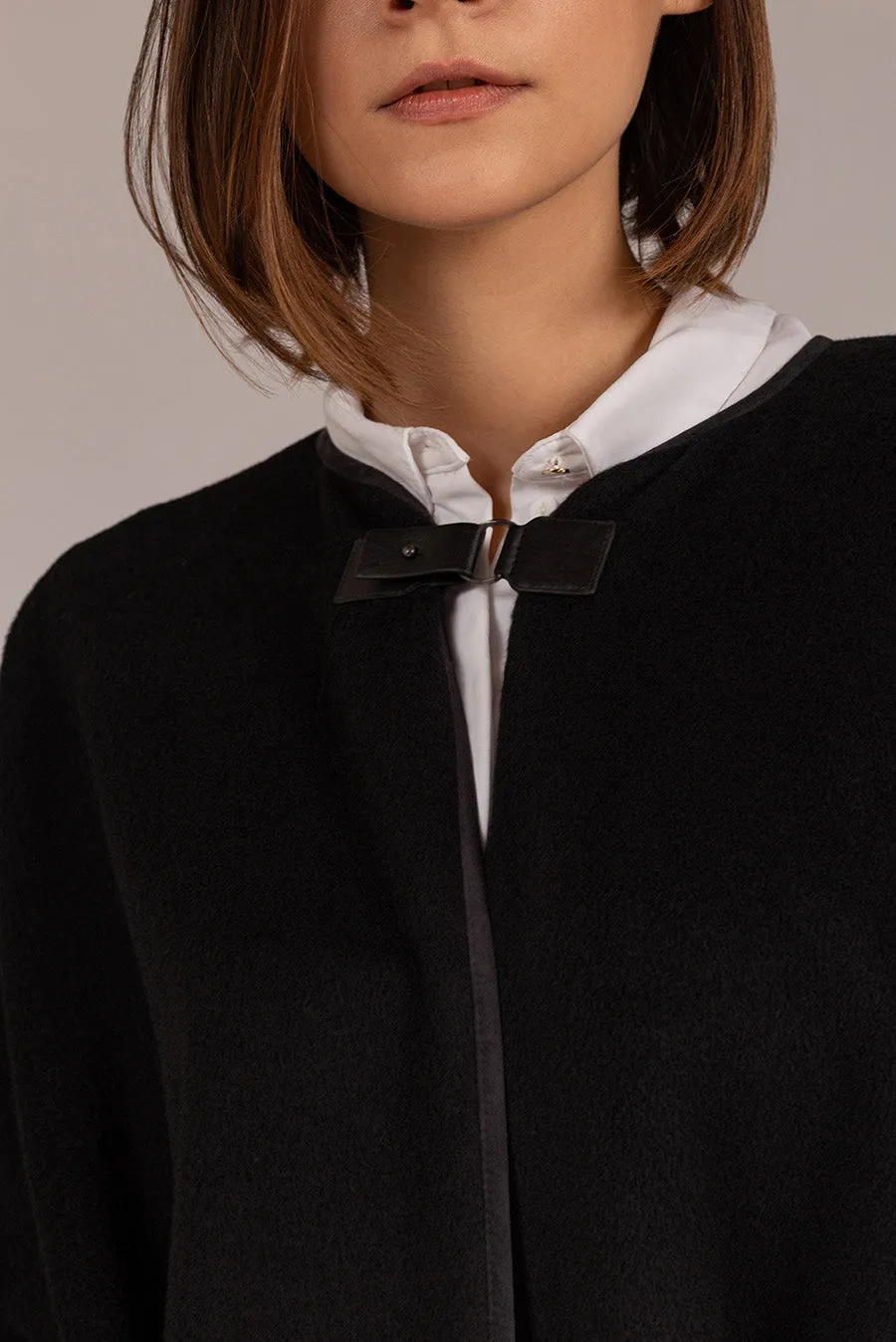 Think Cape Baby Alpaca Color Black