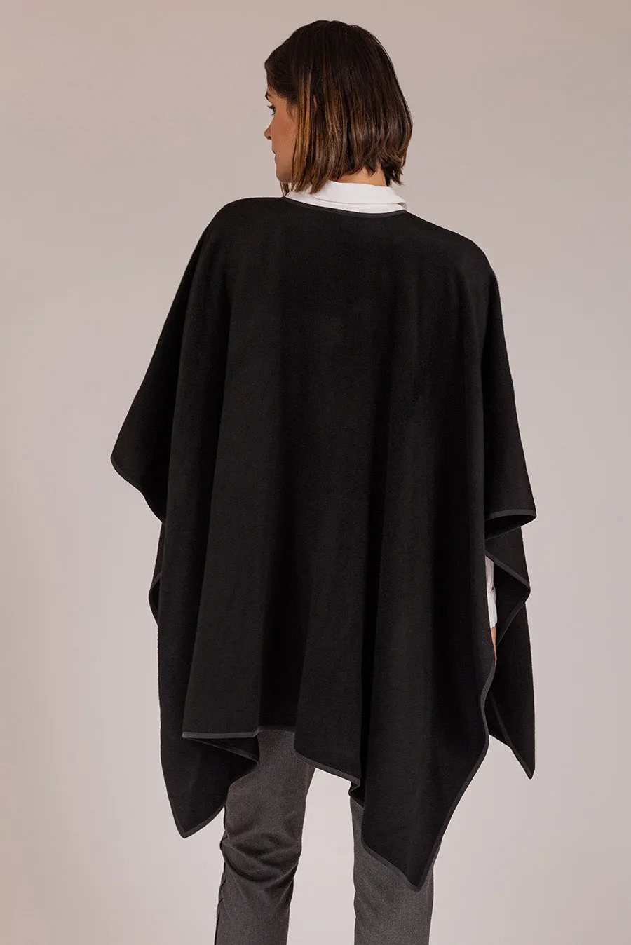 Think Cape Baby Alpaca Color Black