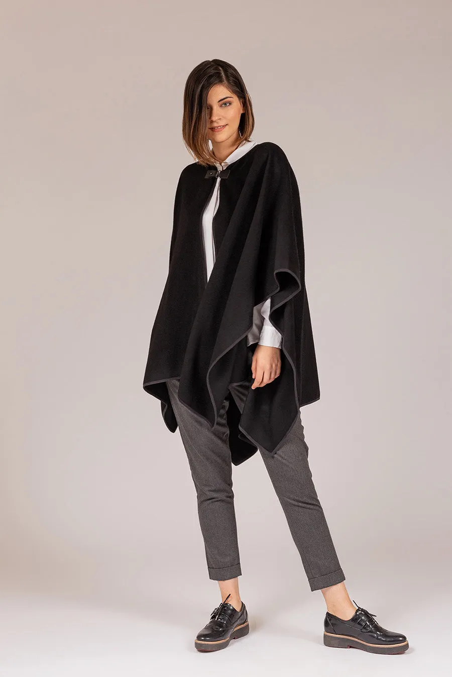 Think Cape Baby Alpaca Color Black